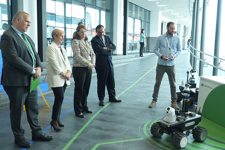 Demostración de un robot en la Innovation Week de Iberdrola