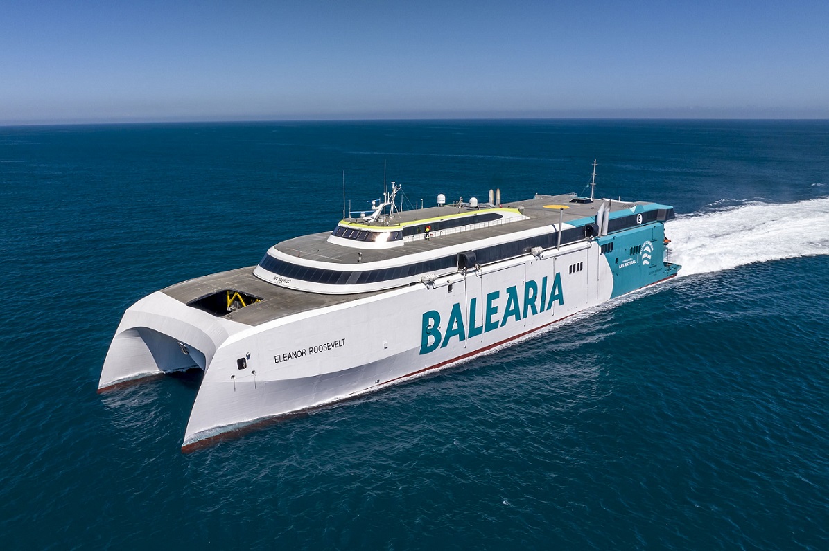 Baleària dejará de emitir 80.000 toneladas de CO2 gas natural